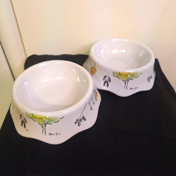 Two Dog Dishes Castleware - Picture 4 of 4
